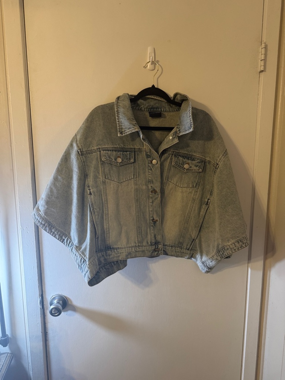 Light Wash Cropped Denim Jacket - Women